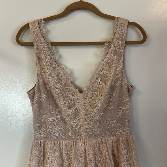 New! Gorgeous lace dress - Picture 2 of 8